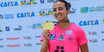 Atleta de Foz do Iguaçu é campeã brasileira de atletismo no salto triplo