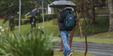 Frente fria avança e promete chuva em todo o Paraná neste fim de semana