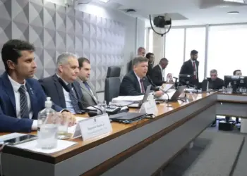 CPMI do INSS convoca familiares e sócios de investigados para depor