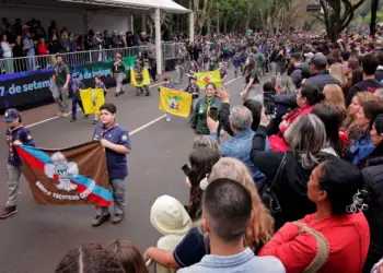 Desfile de 7 de Setembro reúne 15 mil pessoas em Foz do Iguaçu