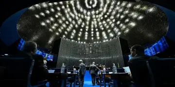 Senado vota aumento de pena para quem der álcool ou droga a menores