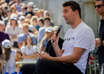 A bala forjada em sala de aula: pensar virou sentença de morte