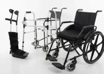 Projeto de lei propõe criar banco de cadeiras de rodas e muletas para empréstimo