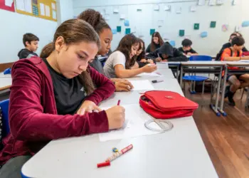 Matrículas na rede estadual do Paraná para 2026 começam nesta quarta (1º)