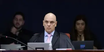 Moraes vota para condenar Bolsonaro e mais sete réus por tentativa de golpe