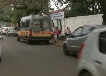 Projeto de lei propõe mão única e novas medidas de segurança em frente às escolas