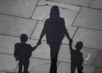 Câmara analisa projeto de lei que exige antecedentes criminais para profissionais que trabalham com crianças