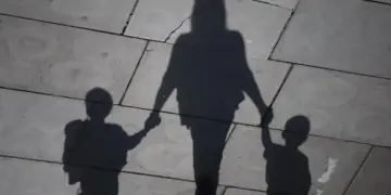 Câmara analisa projeto de lei que exige antecedentes criminais para profissionais que trabalham com crianças