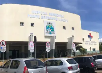 Médicos sem receber e exames parados