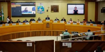 Câmara de Foz derruba vetos e mantém mudanças no parcelamento do ISSQN e na tarifa social do lixo