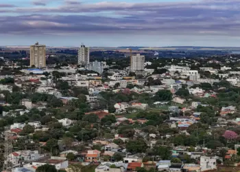 Paraná projeta crescimento urbano e envelhecimento populacional até 2050