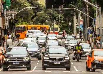 Emplacamentos de veículos no Paraná crescem 34% após anúncio de redução do IPVA