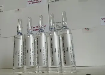 Paraná recebe novo lote de antídotos contra intoxicação por metanol; Foz do Iguaçu tem caso em investigação