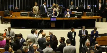 Licença-paternidade poderá chegar a 20 dias após aprovação na Câmara