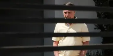 Defesa atribui violação da tornozeleira de Bolsonaro a confusão mental
