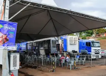 Carreta oftalmológica inicia atendimentos do programa federal em Foz do Iguaçu