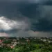 Frente fria traz risco de tempestades no Paraná no domingo (16)