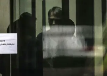 Bolsonaro recusa refeições da PF e recebe comida preparada pela família