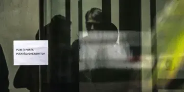 Bolsonaro recusa refeições da PF e recebe comida preparada pela família