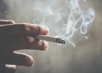 Foz amplia proibição do consumo de tabaco em áreas externas de saúde e educação