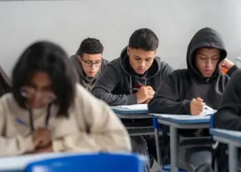 Segundo dia do Enem 2025 é aplicado neste domingo em todo o país