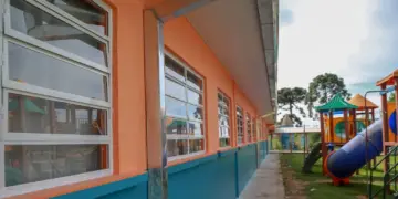 Procon-PR orienta escolas e proíbe exigir quitação de débitos na matrícula