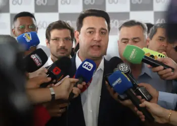 Ratinho Junior reage a decreto federal e reforça defesa das APAEs no Paraná.