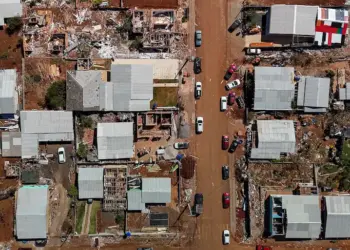 Reconstrução avança e Rio Bonito do Iguaçu planeja concluir coberturas no fim de semana