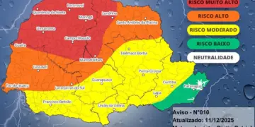 Sistema de baixa pressão avança lentamente e pode gerar supercélulas no Paraná