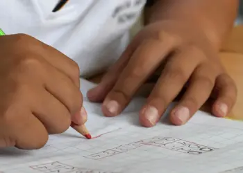 Indicadores da educação infantil avançam, mas País ainda não cumpre metas do PNE