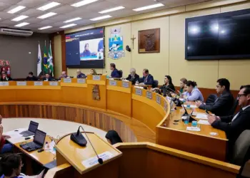 Câmara de Foz aprova emendas ao Orçamento de 2026 e define remanejamento em 8%