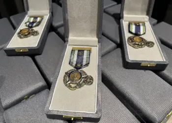 Polícia Civil homenageia 53 servidores por décadas de serviço em Foz do Iguaçu