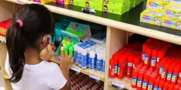 Credenciamento para fornecedores do auxílio material escolar segue aberto