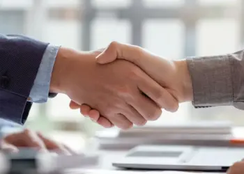 Denúncia aponta oferta de cargos para aprovar matriz curricular em Foz do Iguaçu