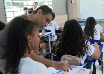 Congresso promulga emenda que autoriza professores a acumular outro cargo público