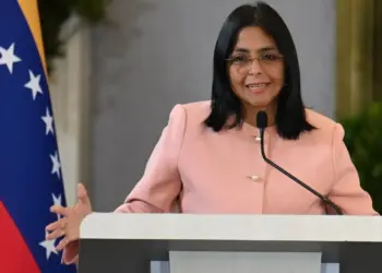 Delcy Rodríguez assume protagonismo após EUA anunciarem captura de Maduro