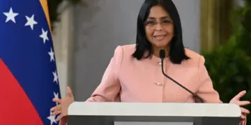 Delcy Rodríguez assume protagonismo após EUA anunciarem captura de Maduro