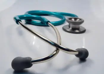 Senado analisa criação de exame para exigir proficiência de médicos no país