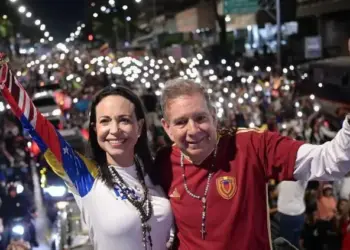 María Corina Machado cobra posse imediata de Edmundo González na Venezuela
