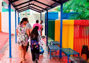 Câmara de Foz aprova exigência de atestado criminal para quem atua com crianças