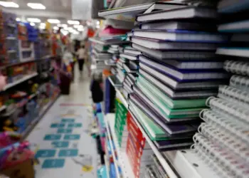 Procon-PR orienta consumidores sobre matrículas e material escolar