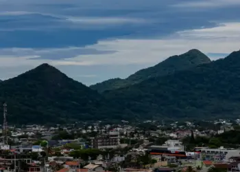 Verão divide o Paraná entre calor no Oeste e frio histórico no Leste