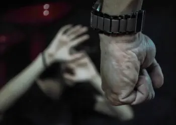 Câmara aprova lei que obriga agressor a ressarcir gastos do SUS em casos de violência doméstica