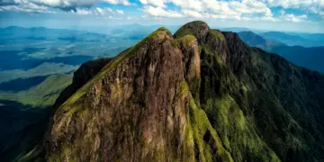 Sesa orienta turistas sobre cuidados em trilhas e cachoeiras no Paraná