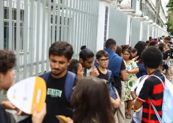 Governo Federal envia mensagens e lança Chat GOV.BR para orientar participantes do Enem 2026