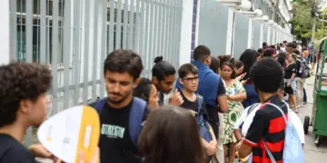 Governo Federal envia mensagens e lança Chat GOV.BR para orientar participantes do Enem 2026