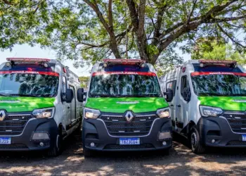 Governo do Paraná entrega três ambulâncias a Foz do Iguaçu