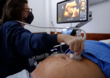 Paraná reduz gravidez na adolescência acima da média nacional e se destaca no ranking brasileiro