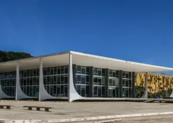 STF declara inconstitucional lei do Escola Sem Partido no PR