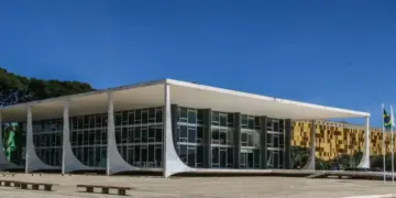 STF declara inconstitucional lei do Escola Sem Partido no PR